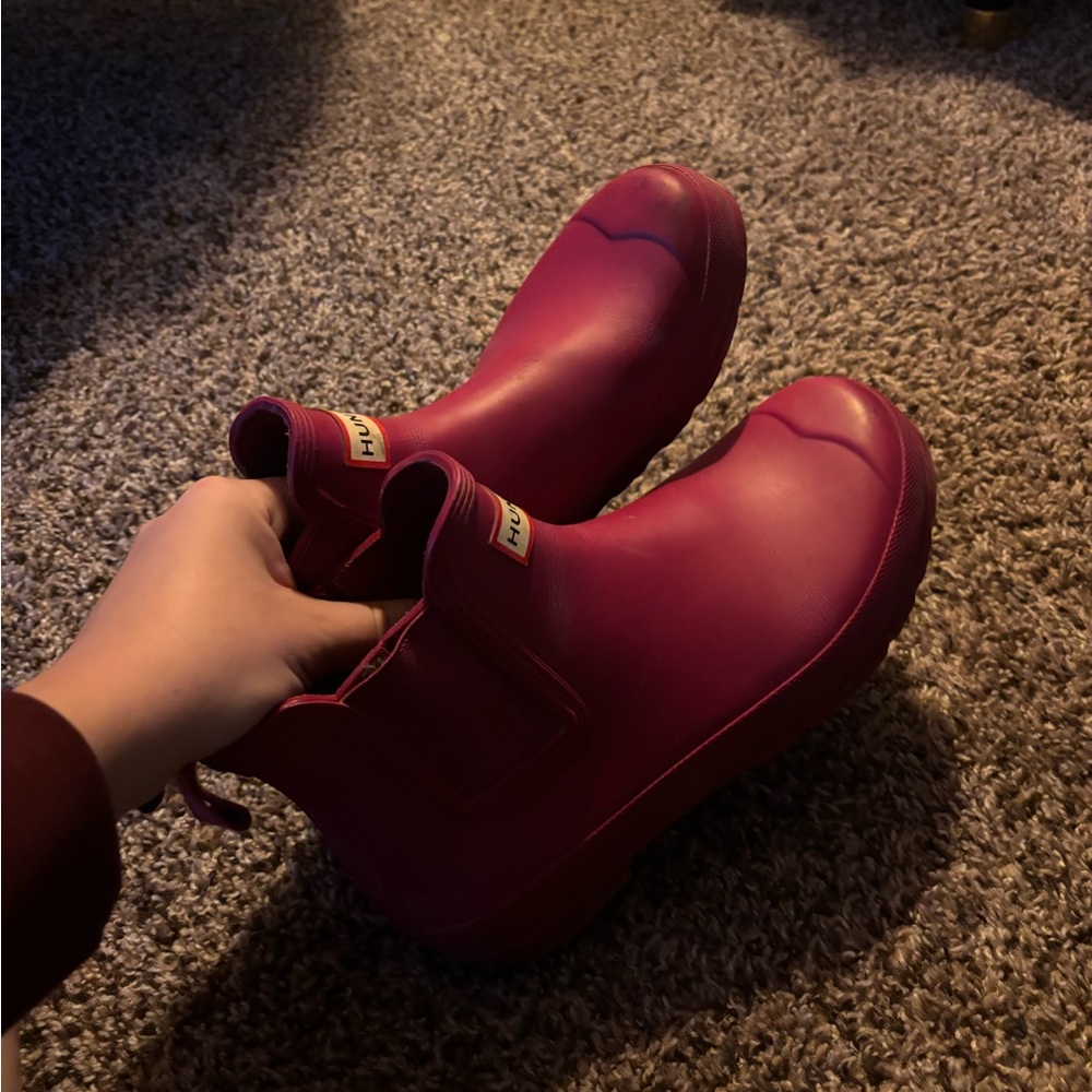 Pink Hunter rain boots. Size 8.